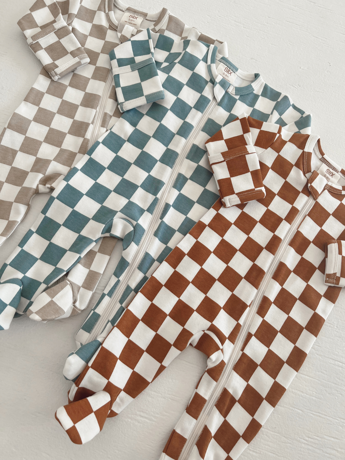 Blueberry Muffin Checkerboard / Organic Zip Footie (Baby)