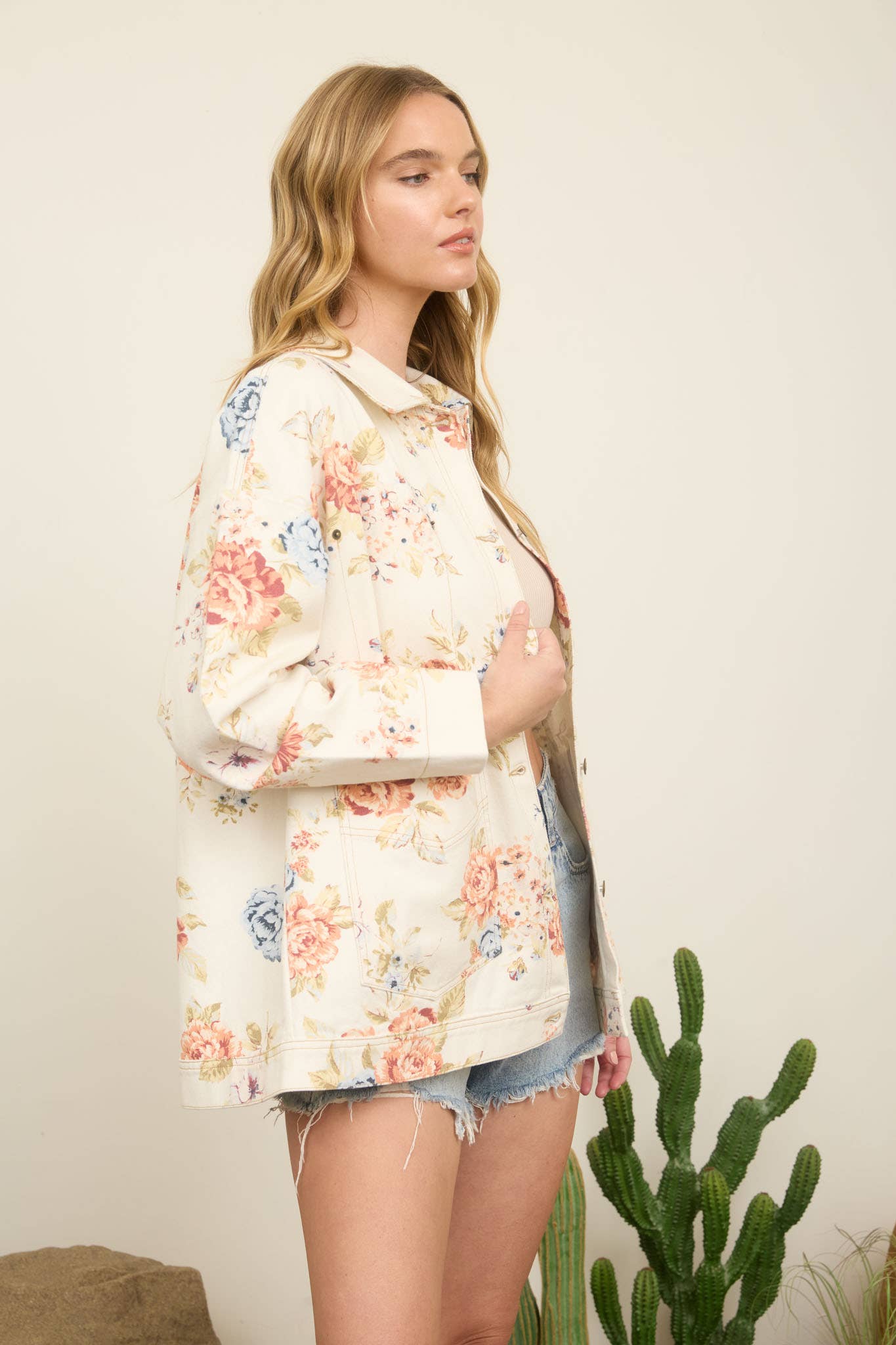 FLORAL COLLARED DENIM JACKET
